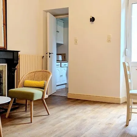 L'envolee Sur Cour, T2 아파트